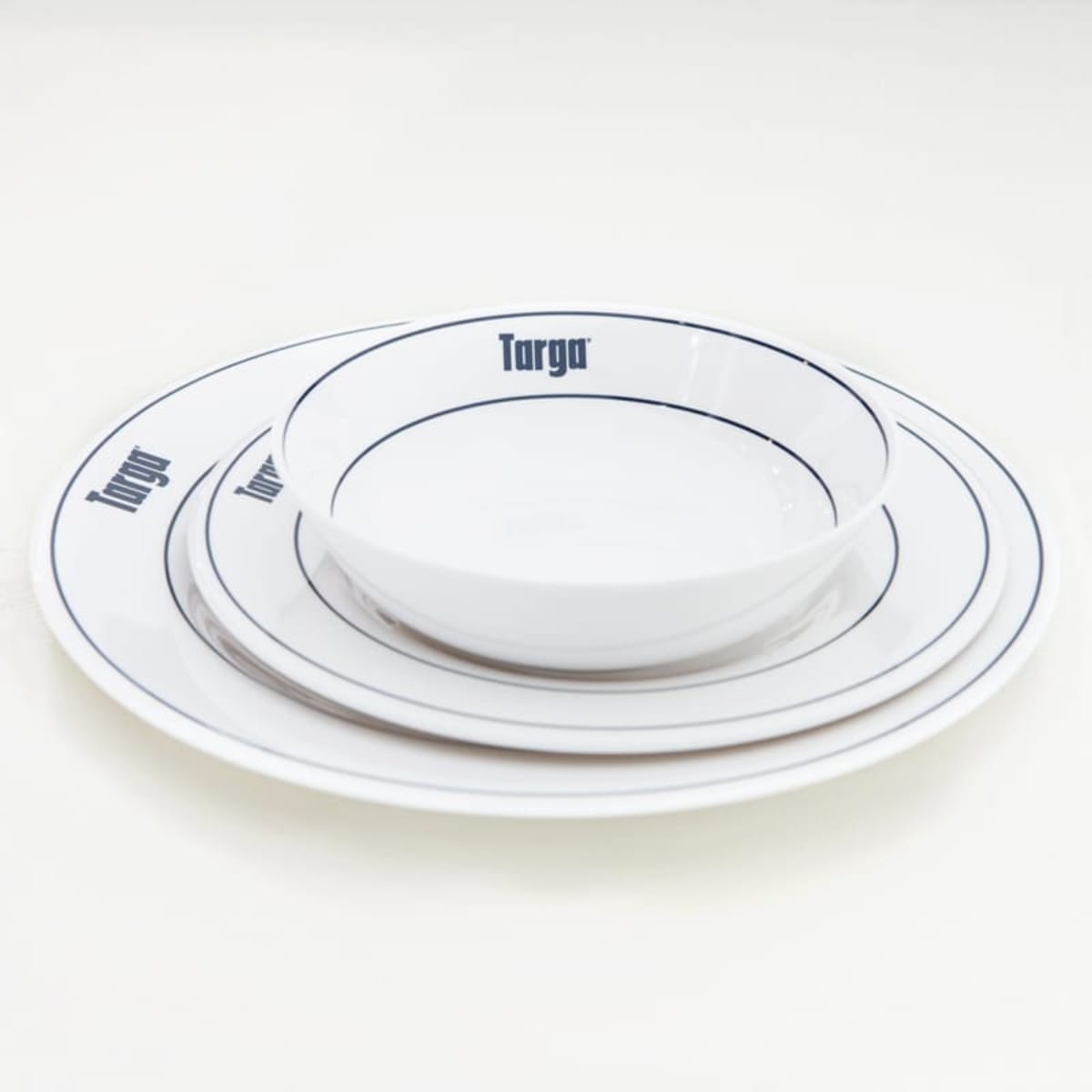 Three types of plates in sets for either four persons (12 plates in total) or six persons (18 plates in total)