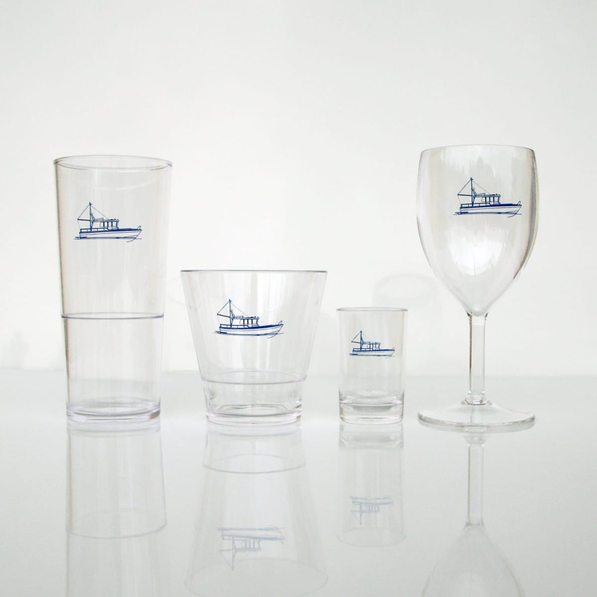 Four types of glasses in sets for either four persons (16 glasses in total) or six persons (24 glasses in total)